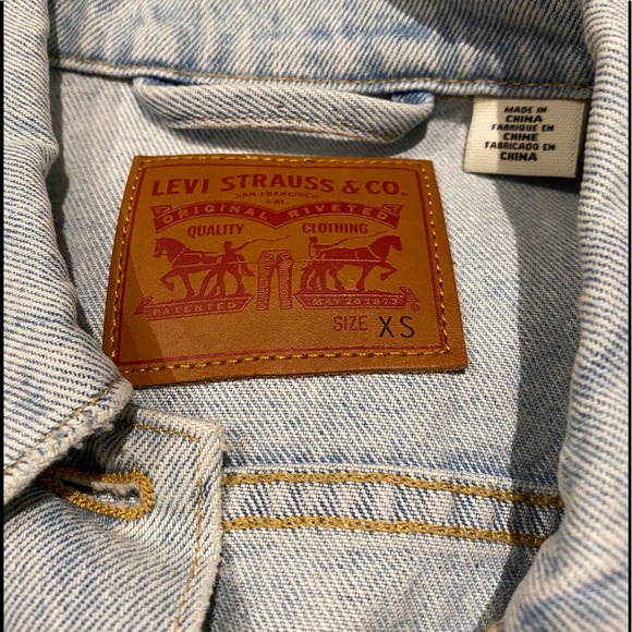 NWOT Levi’s washed denim jean jacket - Picture 2 of 6